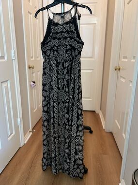 Liz Lange Maternity Black & White Floral Halter Maxi Dress